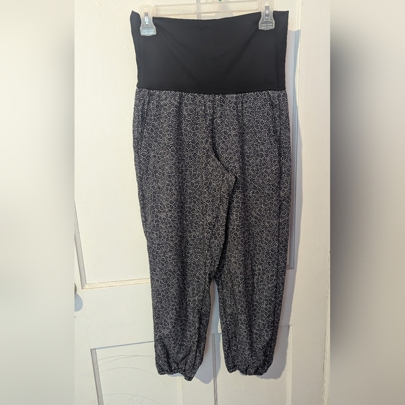 Lululemon LoBlack and Gray Patterned Bottoms - Picture 3 of 3